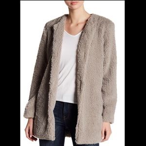 ✨BB Dakota Merril Faux Fur Coat in Taupe✨